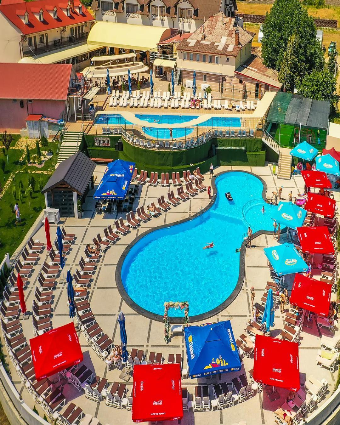 Sv Hotel, Restaurant & Airport Parking Todiresti  Esterno foto